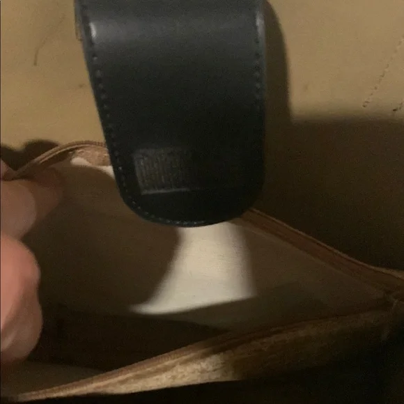 Mondani Black Leather Tote Bag with Sleek Design - Picture 4 of 6